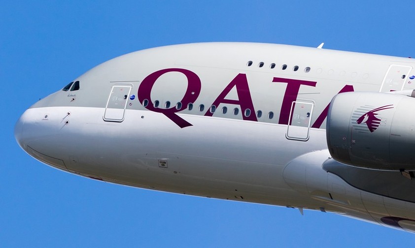<strong>Qatar Airways:</strong> Kein anderer Airline-Chef hat den A380 so hart und stetig kritisiert wie Akbar Al Baker von Qatar Airways. Dennoch reaktivierte die Airline den Superjumbo nach einer Pandemie-Pause - <a href="https://www.aerotelegraph.com/in-neun-wochen-fliegt-qatar-airways-wieder-mit-airbus-a380">und verwies auf ihre aktuellen A350-Probleme</a>. Von diesen wird wohl auch die Zukunft des A380 bei der Fluglinie aus Katar abhängen. Aktuell sind acht der zehn A380 von von Qatar Airways aktiv.