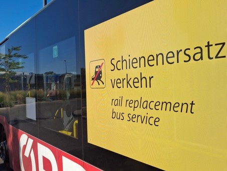 Schienenersatzverkehr: Die Schnellbahn zum Flughafen Wien fährt nicht mehr.