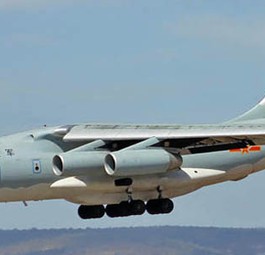 Ilyuschin Il-76 der chinesischen Volksarmee: Mögliche Trümmer erspäht.