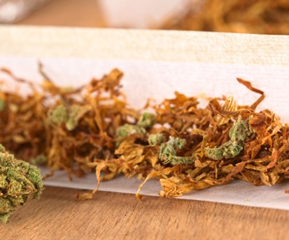 Marihuana, hier mit Tabak: Muss am Flughafen Las Vegas draußen bleiben.