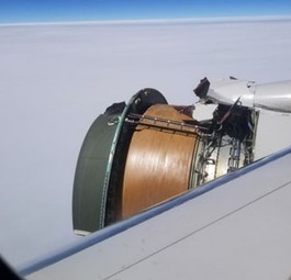 Boeing 777 verliert Verschalung des Triebwerks