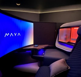 Blick durch die Tür der Business-Class-Suite namens Maya: Das Konzept ...