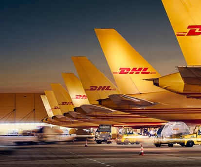 Flugzeuge von DHL Express: In Massagegeräten versteckter Sprengstoff sollte an Bord von Frachtern gelangen.