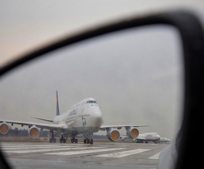 Boeing 747 von Lufthansa im Rückspiegel: Sie stehen ...