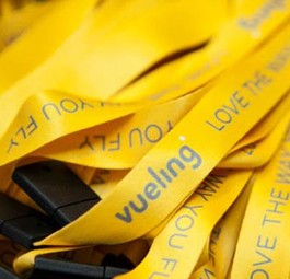 Schlüsselanhänger von Vueling: Die Fluglinie sagt Frankfurt «Tschüss».