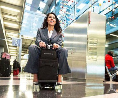 Koffer-Kuli auf Rollen: Der Modobag soll mit einem eingebauten Motor die Reisenden drei Mal schneller zum Gate bringen als zu Fuß.