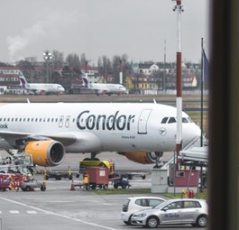 Flieger von Condor und Lufthansas Billigtochter Eurowings: Bisher Konkurrenten.