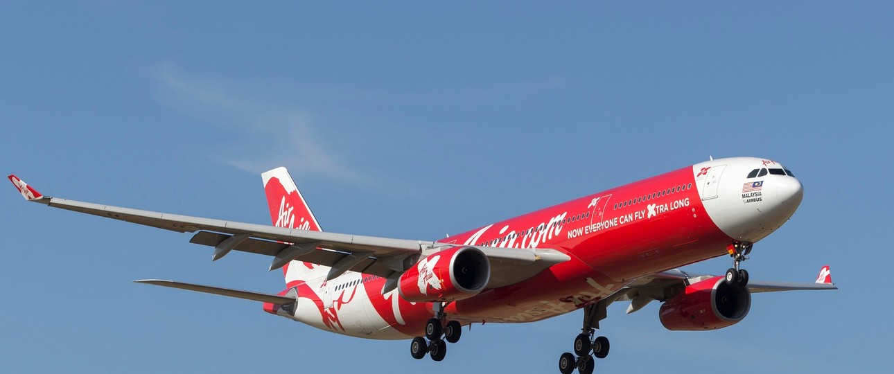 Airbus A330-300 von air Asia X: Im Juni fliegt die airline täglich nach Gatwick.