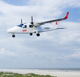 Tecnam P2006T von OFD über der Küste von Juist (Montage): Gebt nicht mehr ab.