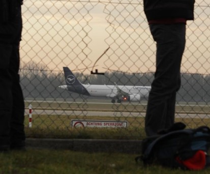 Foto vom Flughafen München: Durch Zaun eingedrungen.