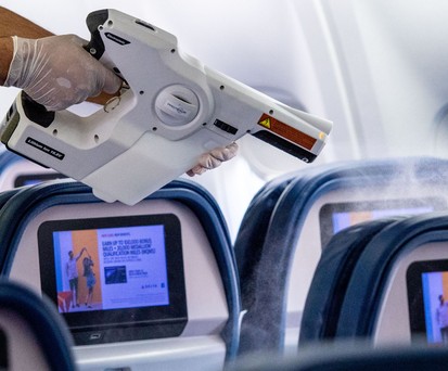 Benebelung mit Desinfektionsmittel: So reinigt Delta ab Mai vor jedem Flug.