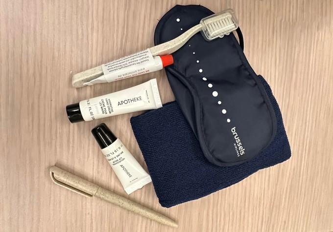 Der Inhalt des Amenity-Kits ist eher spartanisch.