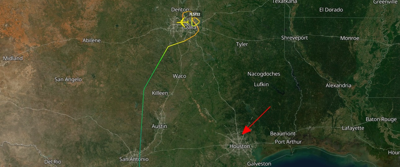 Der Flugverlauf nach Dallas und das eigentliche Ziel Houston: Der Vorfall wirft viele Fragen auf.