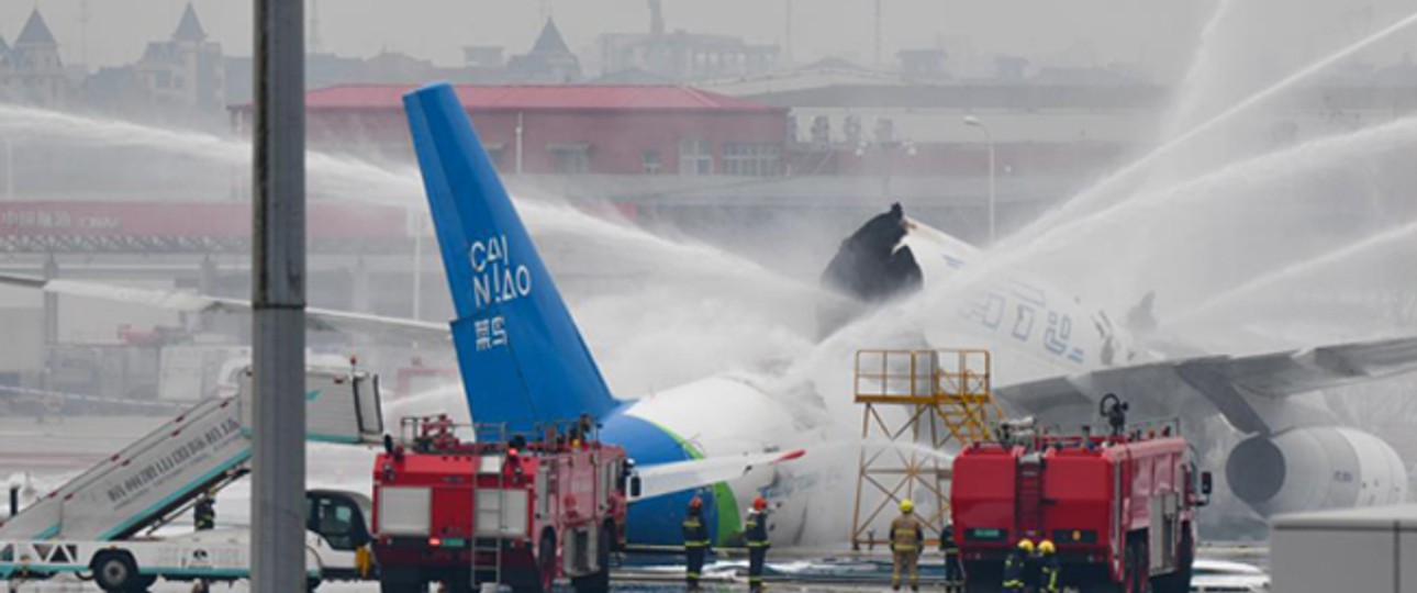 Der auseindergebroche Rumpf der Tupolev Tu-204 in Hangzhou: Nichts mehr zu retten.