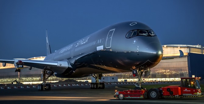 starlux airlines airbus a350 1000 airsorayama 01