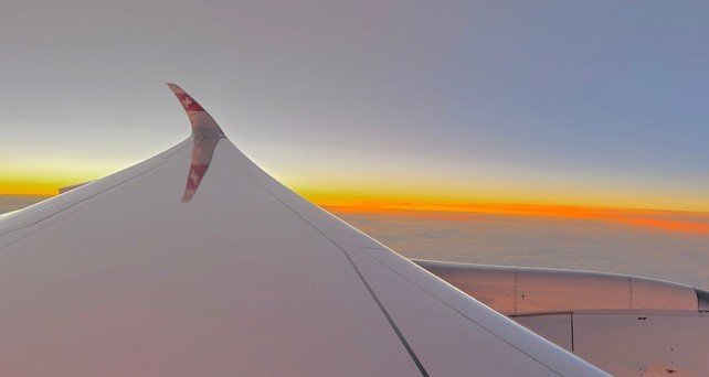 Der Sonnenaufgang auf dem ersten Flug des Airbus A350 von Swiss: Naturschauspiel über dem Piemont.