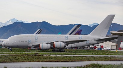 Der Airbus A380 mit dem Kennzeichen 9H-MIP: Steht inzwischen in Dresden. (Bild: Mike Burdett)