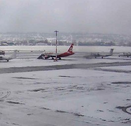 Flughafen Stuttgart: Streik und Schnee belasten.