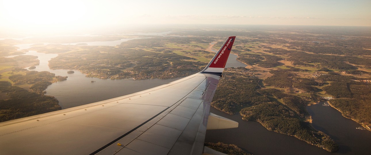 Flügel eines Norwegian-Jets: Die Airline ist von der Krise hart getroffen.