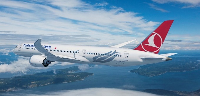 Die Ausnahme: Turkish Airlines bekam eine Boeing 787-9 mit Triebwerken von General Electric im Juni, als Boeing die Auslieferungen schon wieder gestoppt hatte. Der Grund: Es handelte sich um einen Flieger, der auf Kundenwunsch schon seit vergangenem Oktober geparkt war, also schon vor dem ersten Lieferstopp.