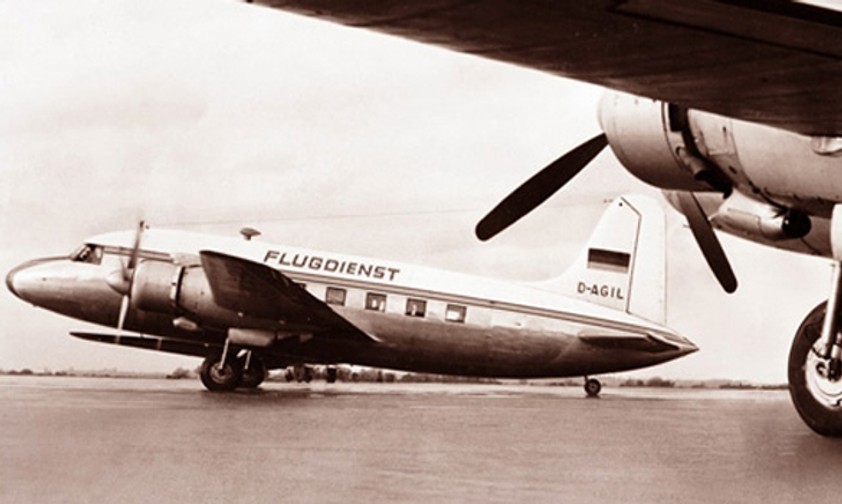 Es begann Ende 1955 als Gemeinschaftsunternehmen. Norddeutscher Lloyd, Hamburg-Amerika-Linie, Deutsche Lufthansa und Deutsche Bundesbahn gründeten den Deutschen Flugdienst. Die ersten drei Maschinen des Ferienfliegers waren Vickers 610 Viking 1B.