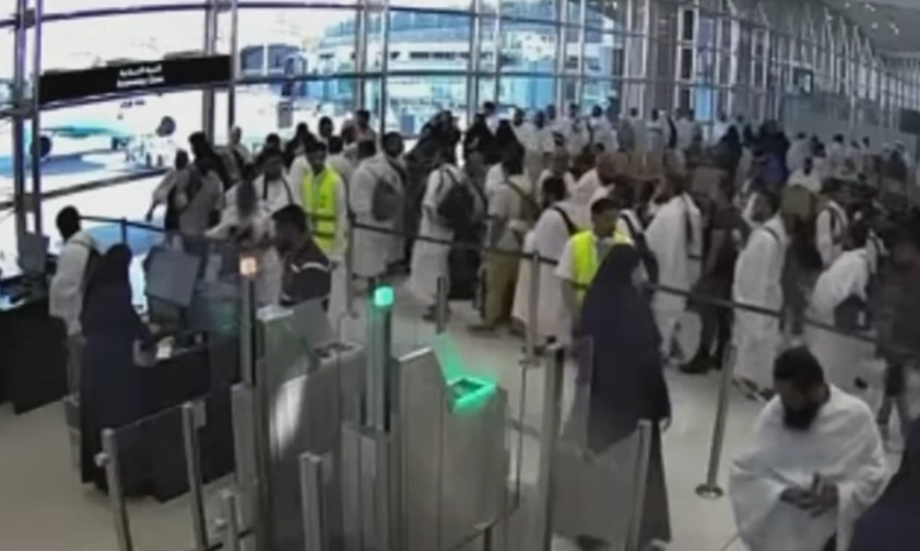 Bilder der Überwachungskamera am Flughafen Ryadh:: Kurz danach wurde der Flughafen getroffen.