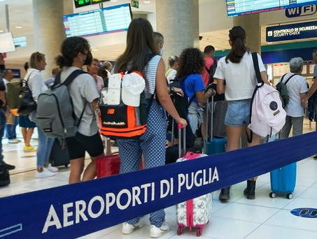 Absperrband am Flughafen Bari: In Apulien soll eine neue Airline an den start gehen.