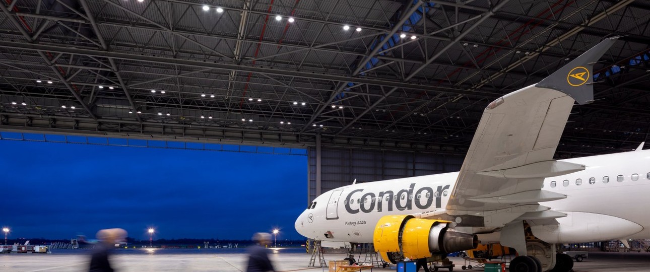 Condor-Jet im Hangar: Die Airline hält den Betrieb aufrecht.