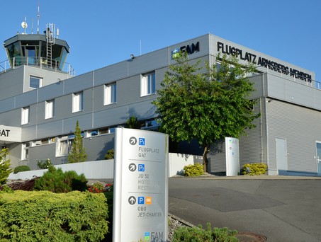 Flugplatz Arnsberg: Hier steht das Flugzeug von Friedrich Merz.