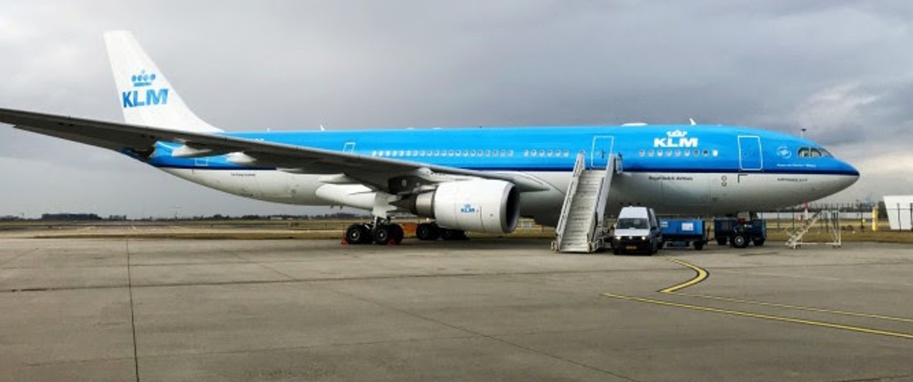 Airbus A330 von KLM in Groningen: Winterschlaf in der Provinz.