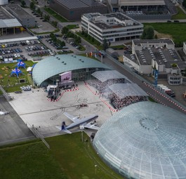 Hangar 7: Auch Museum für Luftfahrt- und Motorsportgeschichte mit einer großen Sammlung an historischen Flugzeugen.