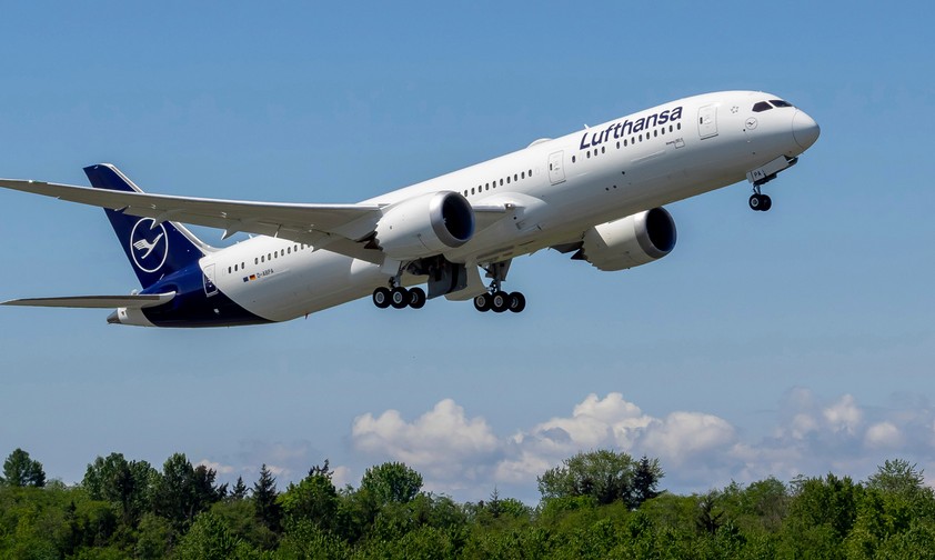 Boeing 787 von Lufthansa: Die transatlantische Zusammenarbeit wird untersucht.