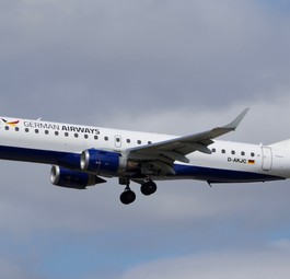 Embraer E190 von German Airways: Fliegt künftig für Condor Städtestrecken.