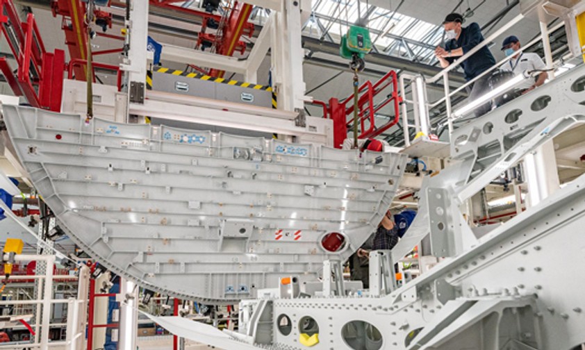 Montage von Bauteilen des Airbus A321 XLR: Erstflug im Jahr 2022.