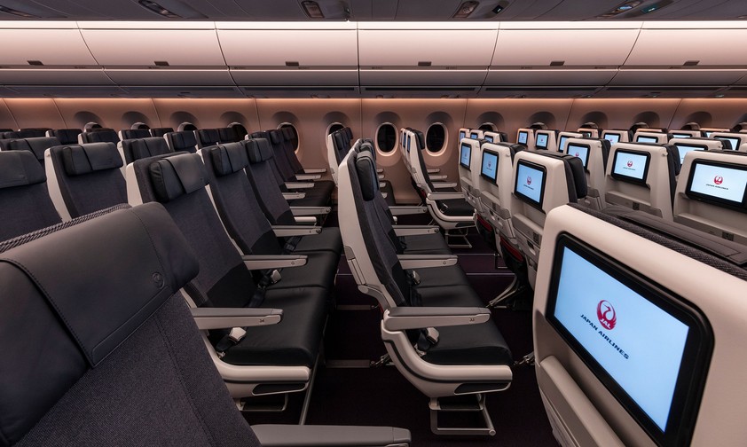 Die Kabine der neuen A350-900 von Japan Airlines JAL: Hier zu sehen ist die Economy Class, ...