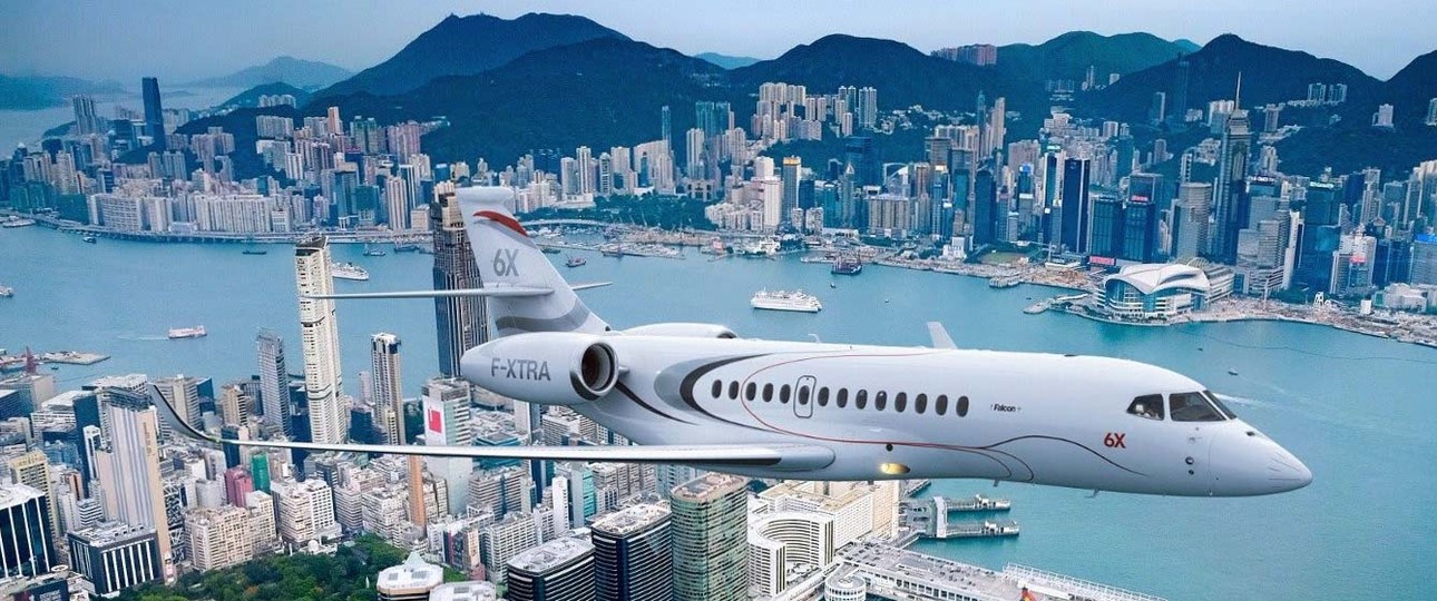 Dassault Falcon 6X: 2021 soll sie das erste Mal fliegen, im Folgejahr steht die erste Auslieferung an. Trotz Corona-Krise <a href="https://www.aerotelegraph.com/ab-anfang-2021-soll-die-falcon-6x-fliegen">kommt die Entwicklung laut Dassault gut voran</a>. 16 Passagiere können in ihr bis zu 10.000 Kilometer weit fliegen. Das <a href="https://www.aerotelegraph.com/falcon-6x-dassault-lanciert-neuen-langstrecken-businessjet">neuste Projekt des französischen Herstellers</a> ersetzt die gescheiterte Falcon 5X.