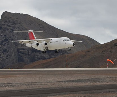 Eine ehemalige Swiss-Avro-RJ100 landet auf St. Helena: Atlantic Star führte einmal einen Testflug durch.