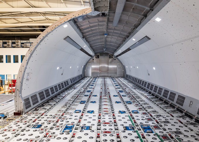 Cargo Zero: In Blau am Boden sind die Power Drive Units zu sehen.