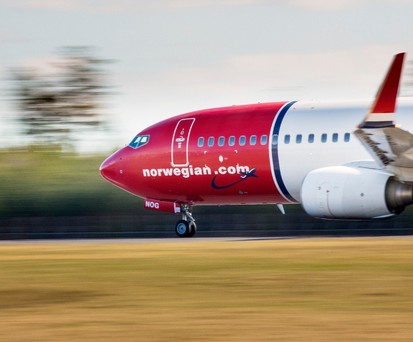 Norwegian stellt in ihren Boeing 737-800 unbegrenzt kostenloses Wifi zur Verfügung. Laut Homepage der Airline gibt es den Service derzeit allerdings noch nicht in den Boeing 737 Max.