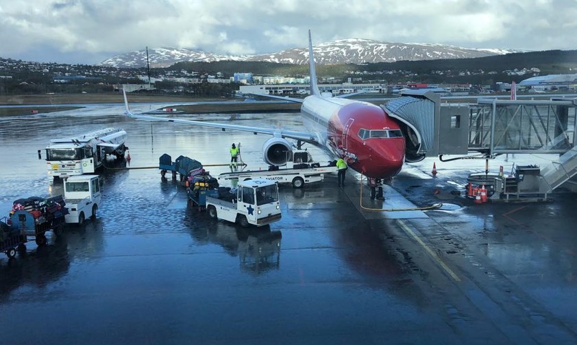 Boeing 737-800 von Norwegian am Flughafen Tromsø: Am 19. August gelang ein blinder Passagier ins Flugzezg.