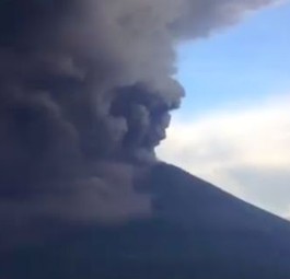 Bali-Flüge wegen Vulkanasche ausgesetzt