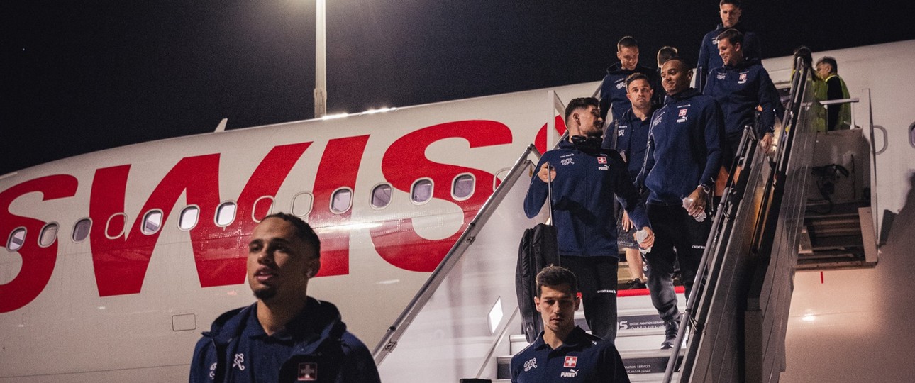 Mit welchen Flugzeugen die Fußball-Nationalmannschaften zur Weltmeisterschaft in Katar fliegen: Das Team aus der Schweiz reiste mit einem Airbus A330-300 (Kennzeichen HB-JHJ) von Swiss von Zürich nach Doha.