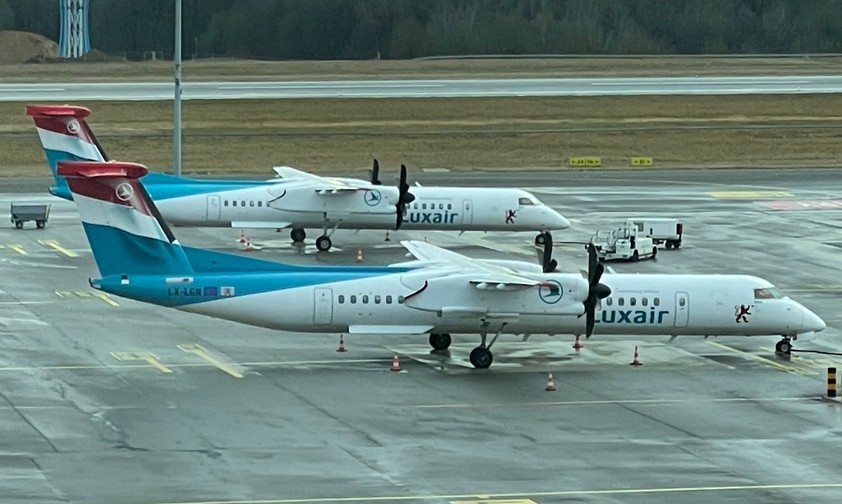 Dash 8 von Luxair am Flughafen Luxemburg-Findel: Die Airline will eine weitere Basis.