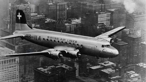 1947 fliegt die Swissair erstmals mit einer DC-4 nach New York.