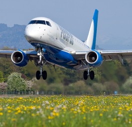 Die Embraer E170 von People's: Aus diesem Flugzeug besteht die Flotte.
