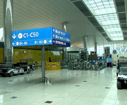 Terminal in Dubai: Kaum ein Mensch war da, wo sich sonst Menschenmengen drängen.