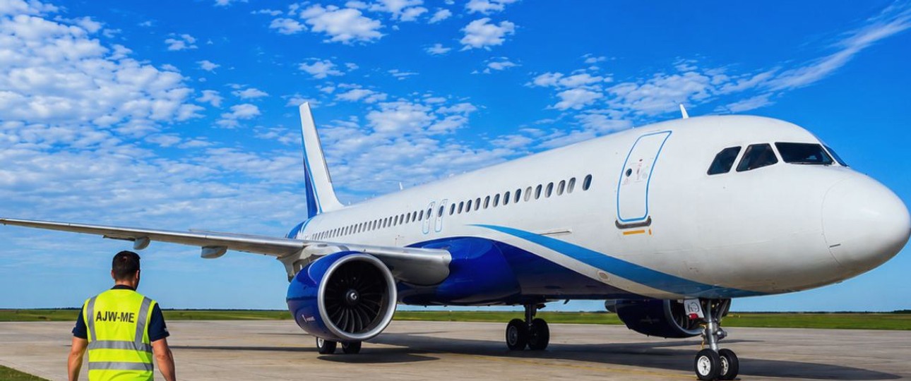 Einer der Airbus A320 Neo: Trägt die Lackierung von Indigo.