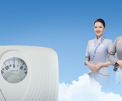 Flugbegleiterinnen von Hainan Airlines: Müssen ihr Gewicht kontrollieren.