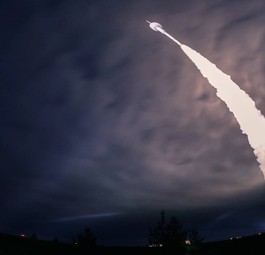 Trägerrakete nach dem Start: Trümmer werden zum Problem für die Luftfahrt.