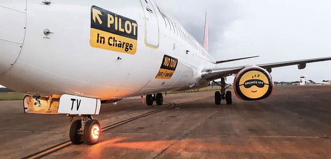 Wheel Tug beim Test: Elektrisch angetriebene Vorderräder ziehen eine Boeing 737-800 ohne Schub der Triebwerke.